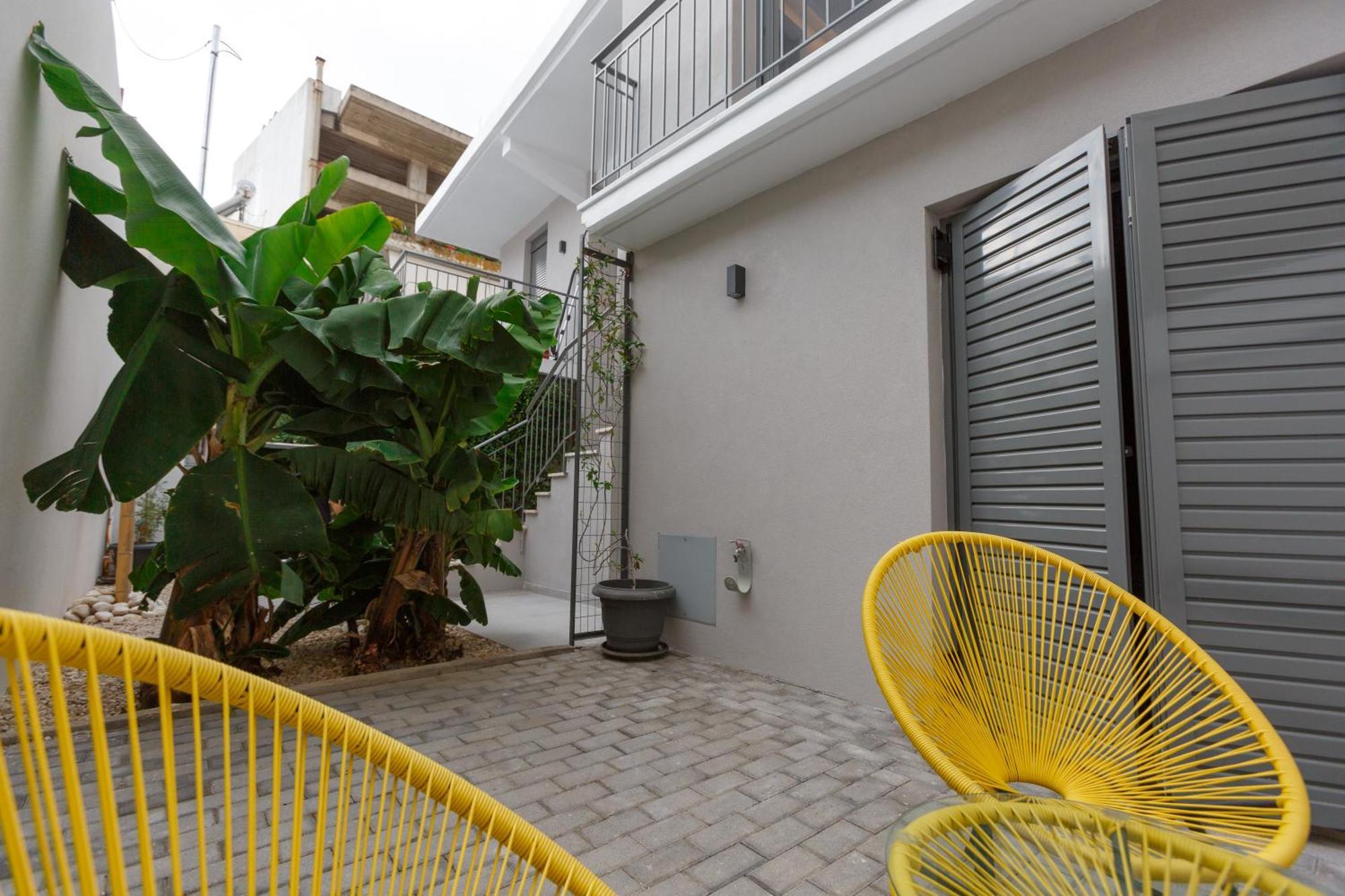Groundfloor 2Br Apt With Smallyard Near The Heart Of Kalamata Exteriör bild