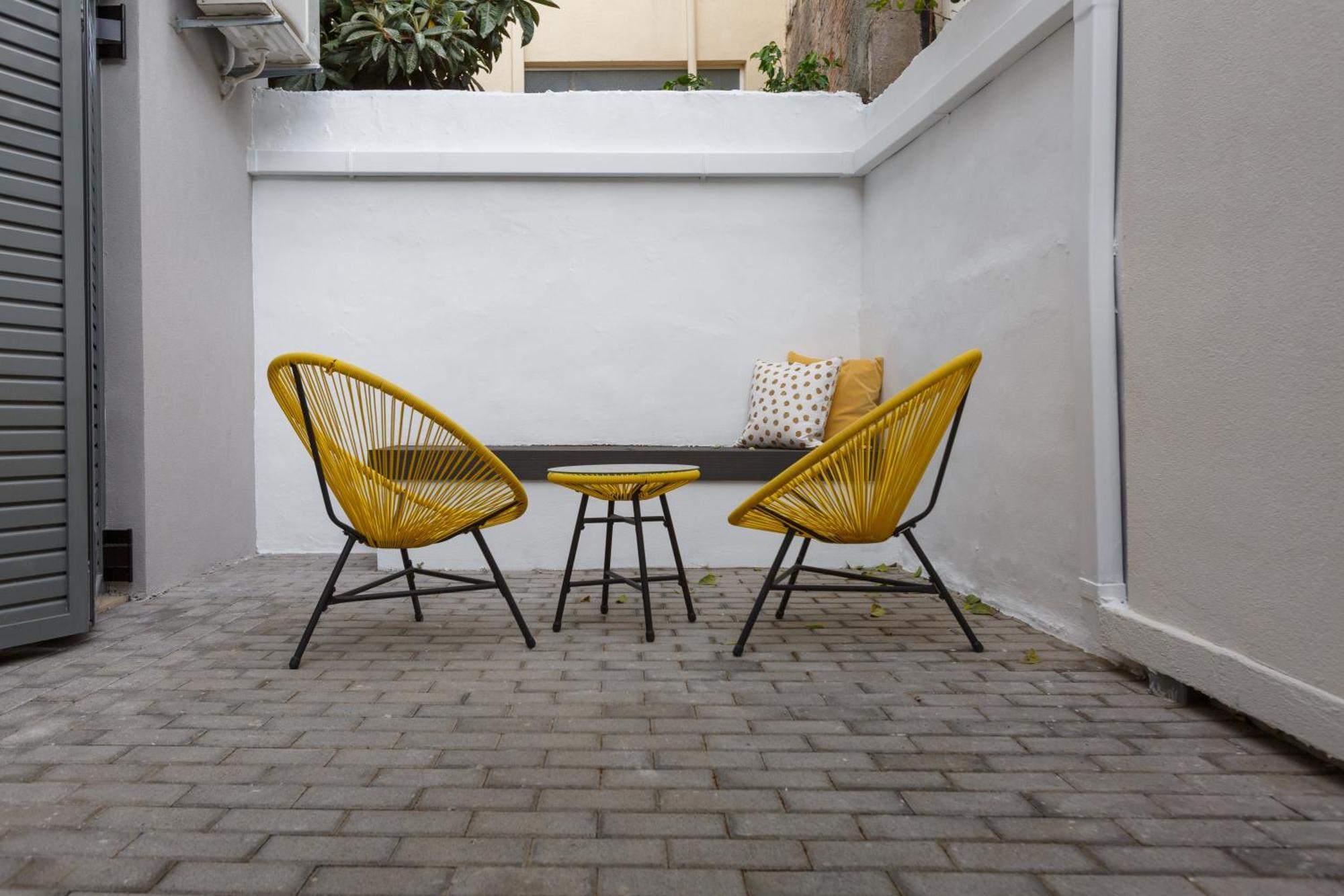 Groundfloor 2Br Apt With Smallyard Near The Heart Of Kalamata Exteriör bild