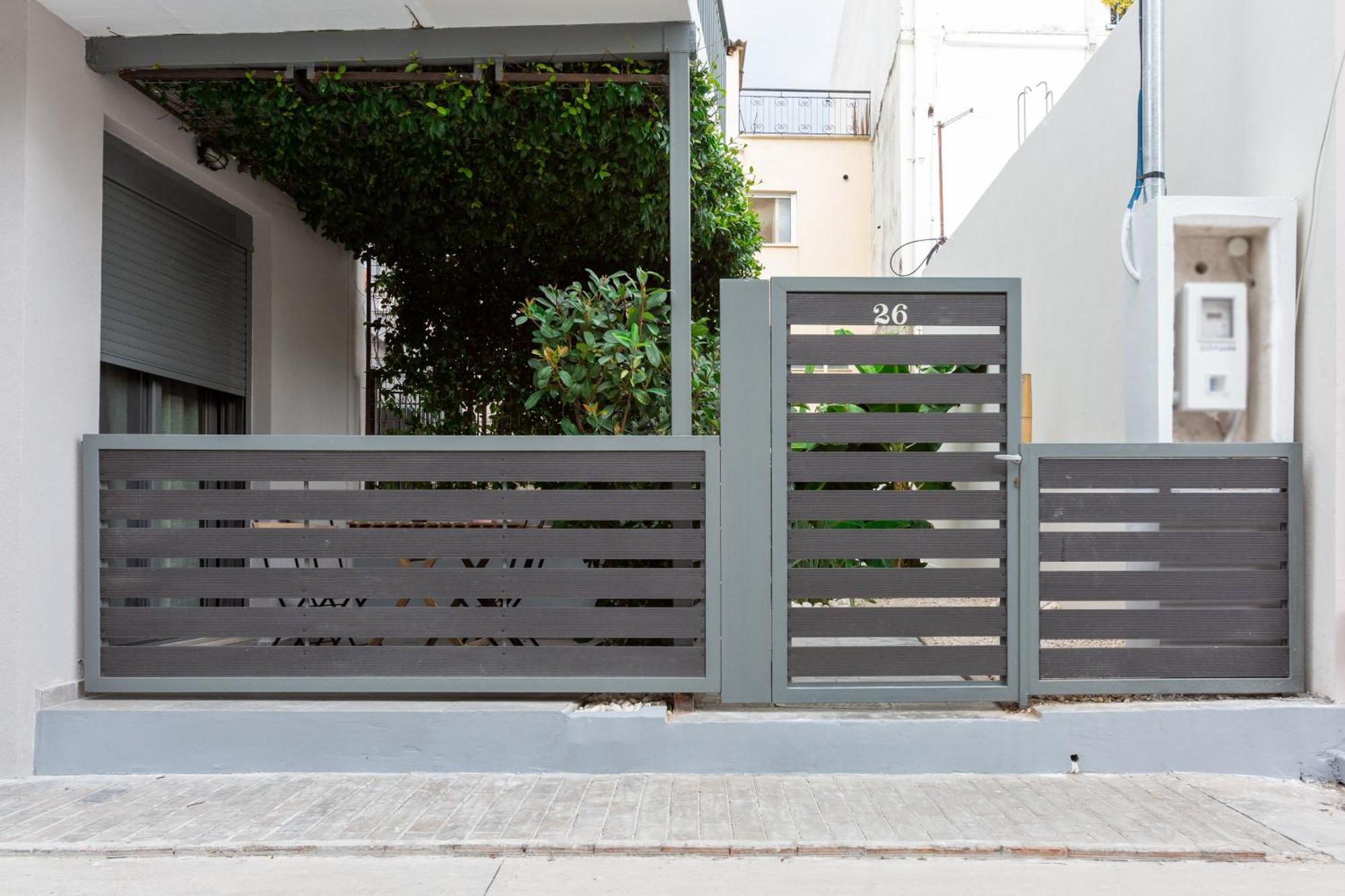 Groundfloor 2Br Apt With Smallyard Near The Heart Of Kalamata Exteriör bild