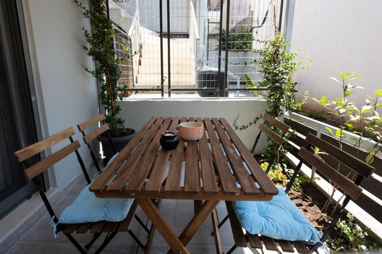 Groundfloor 2Br Apt With Smallyard Near The Heart Of Kalamata Exteriör bild